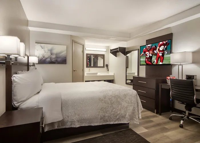 Red Roof Inn Plus & Suites Erie